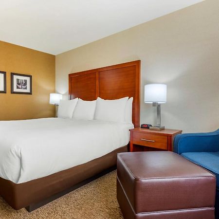 Comfort Inn & Suites Greater Napanee Εξωτερικό φωτογραφία