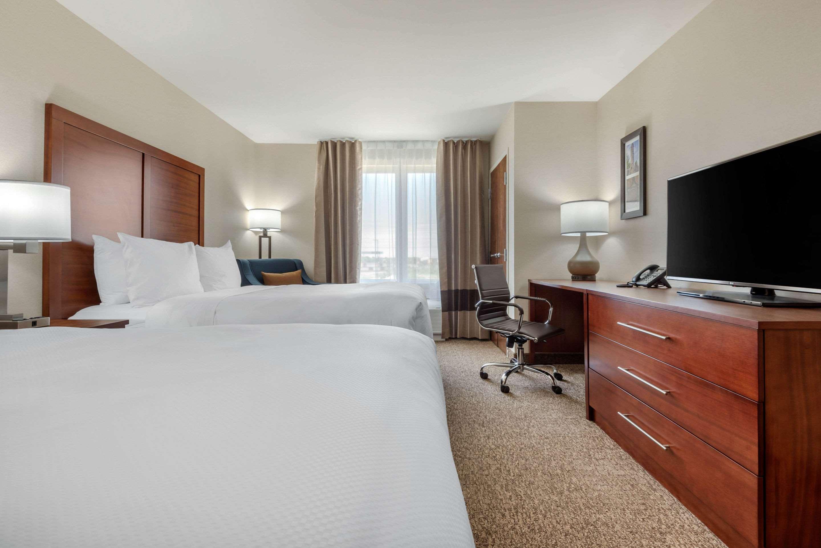 Comfort Inn & Suites Greater Napanee Εξωτερικό φωτογραφία