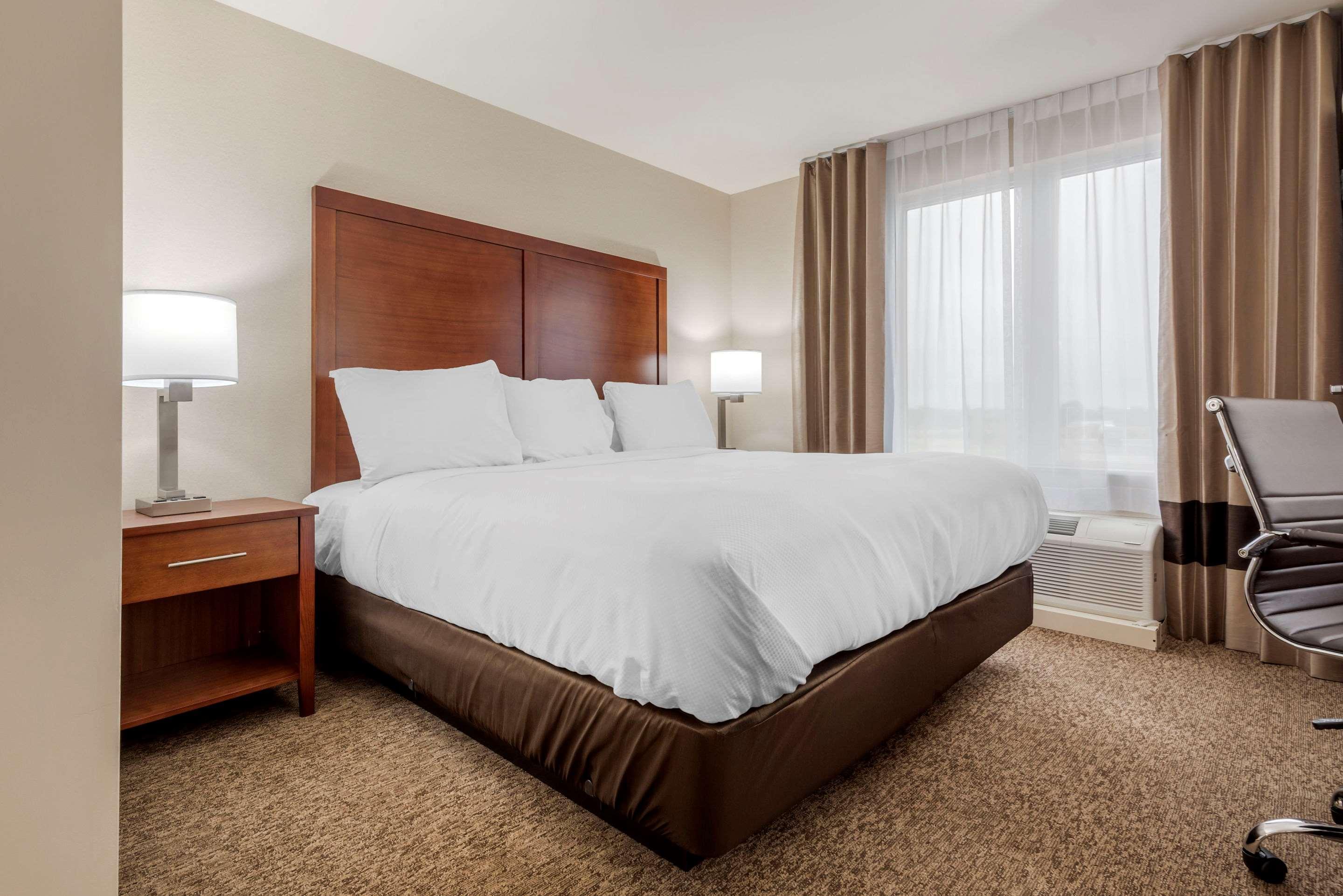 Comfort Inn & Suites Greater Napanee Εξωτερικό φωτογραφία