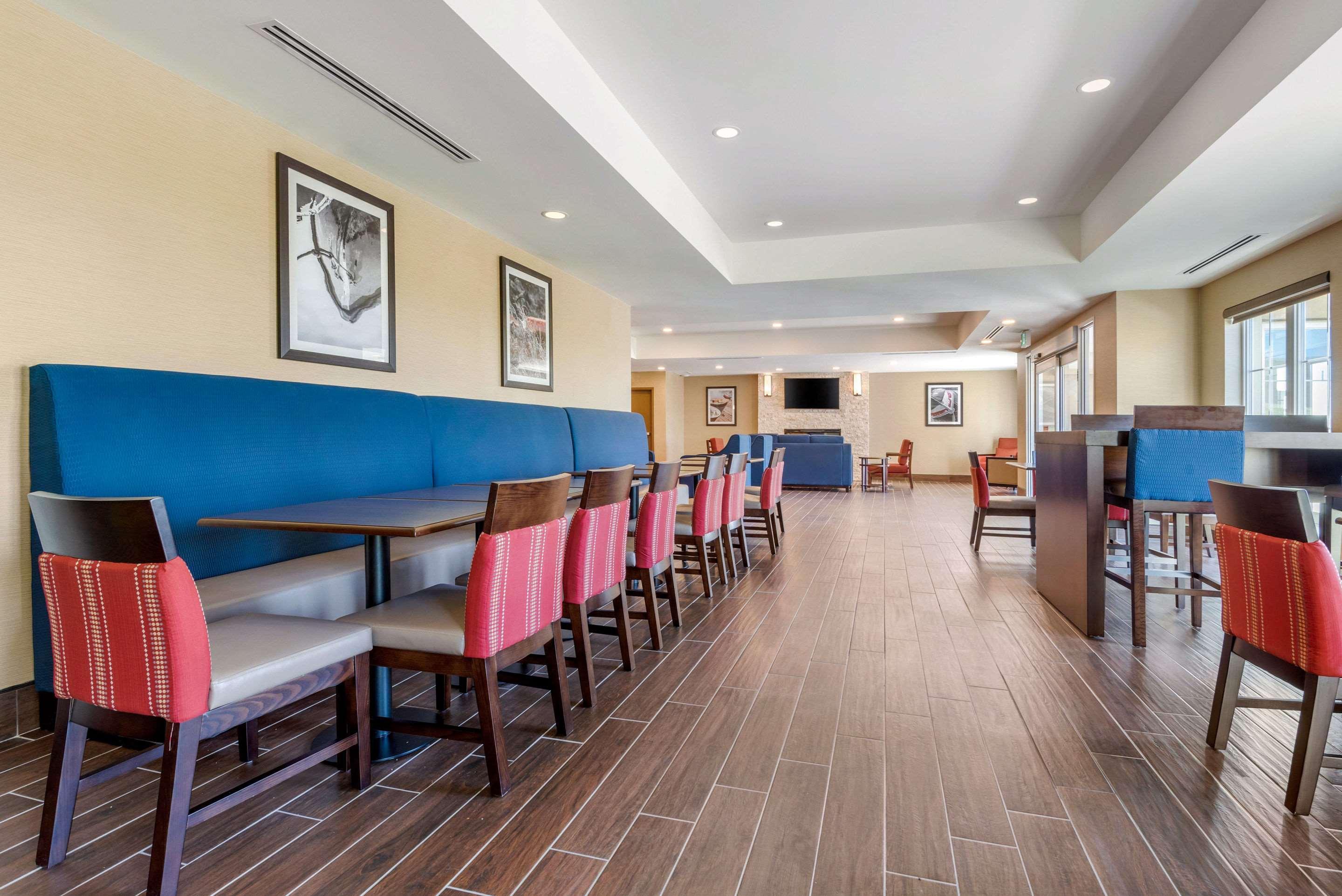 Comfort Inn & Suites Greater Napanee Εξωτερικό φωτογραφία
