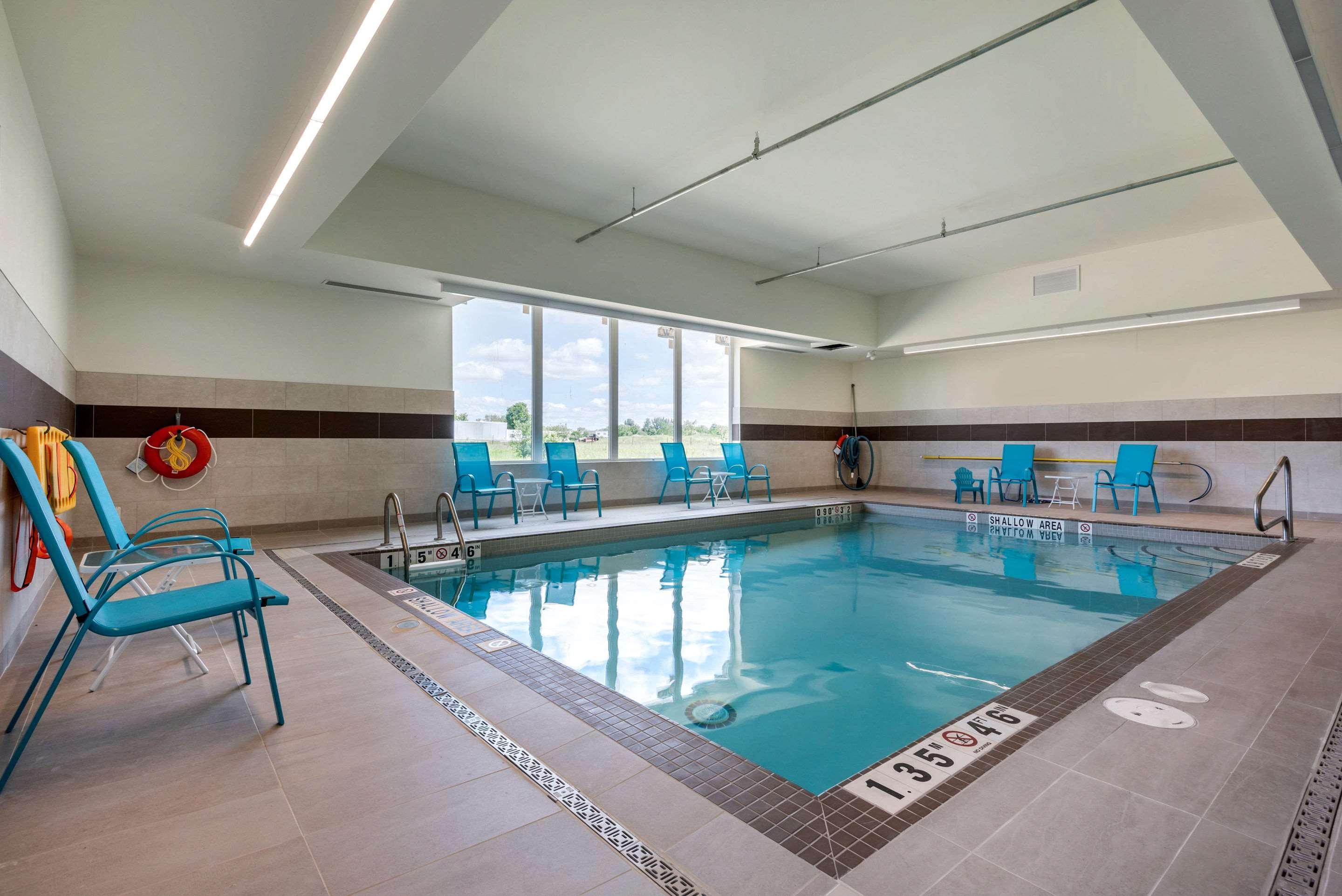 Comfort Inn & Suites Greater Napanee Εξωτερικό φωτογραφία