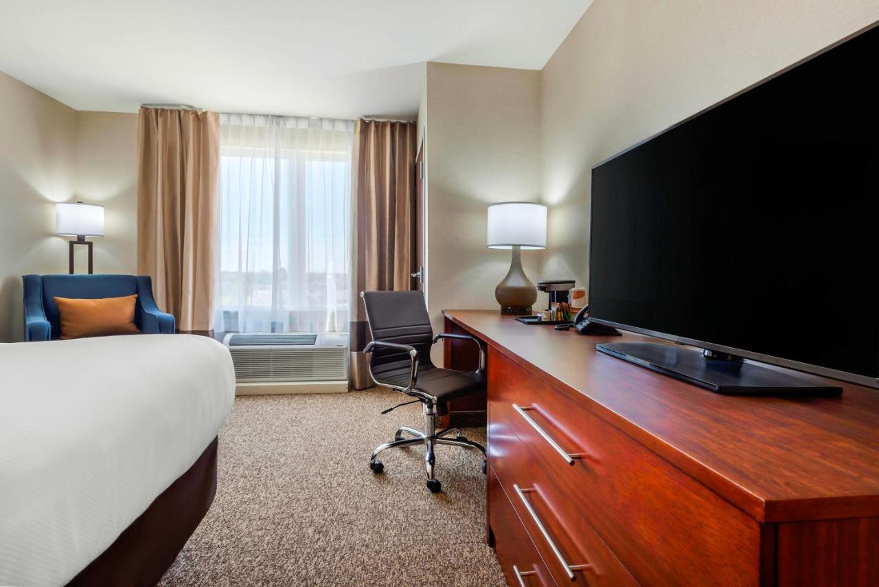 Comfort Inn & Suites Greater Napanee Εξωτερικό φωτογραφία